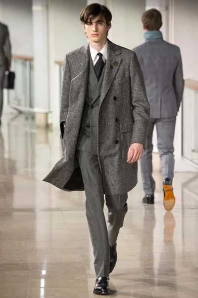 Look 3